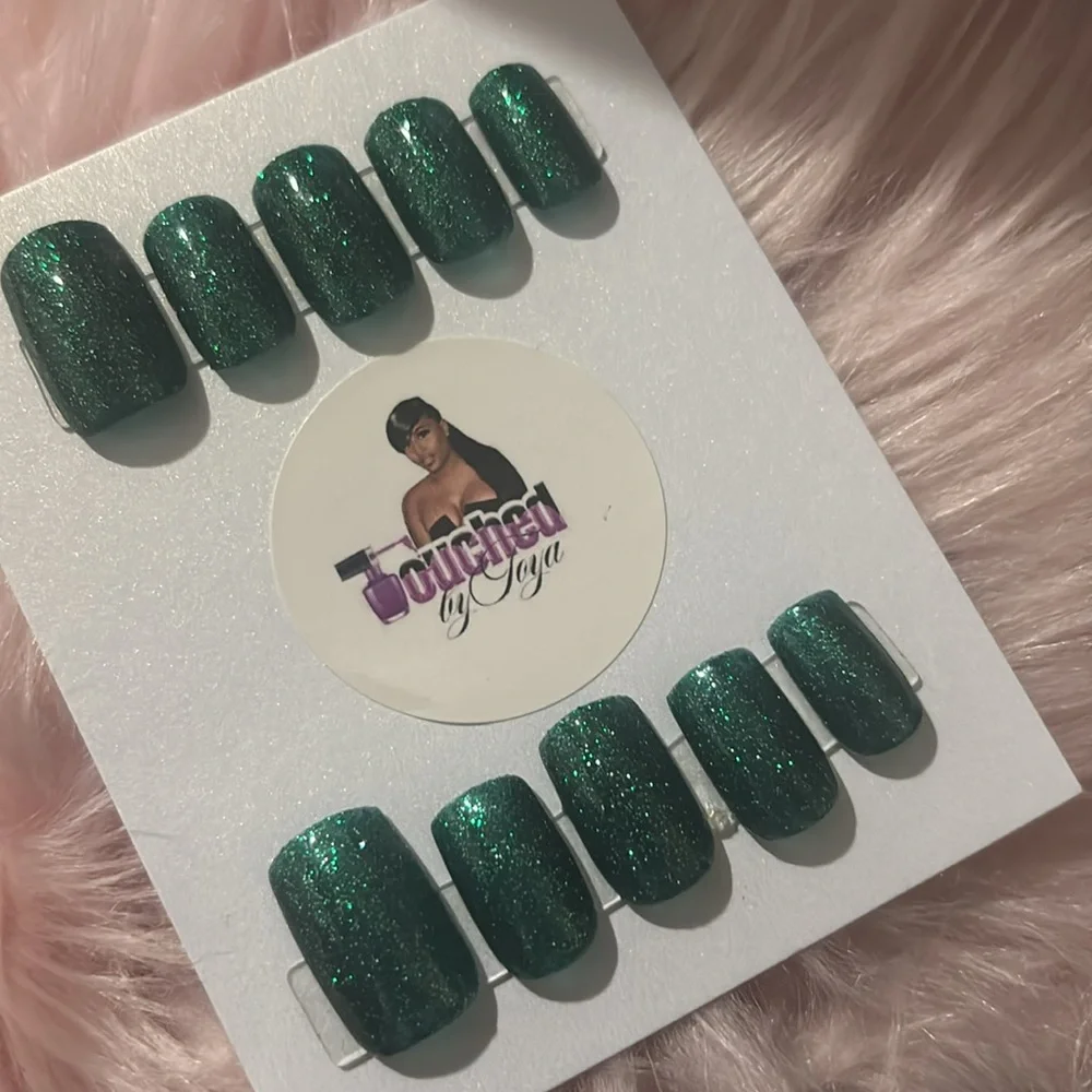 Green glittered nails - Picture 5 of 5